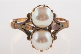 A double pearl ring, set with two cultured pearls, approx. 6mm to 6.