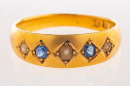 A Victorian 18ct yellow gold band,