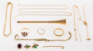 A mixed group of jewellery, including an 18ct gold wedding band, UK hallmark, size L1/2, 3.