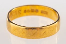 A 22ct yellow gold wedding band, UK hallmark, 3.5grams.