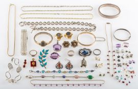 A mixed group of jewellery,