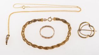 A mixed group of jewellery, including a bi-colour 9ct gold twist design ring, UK hallmark, approx.