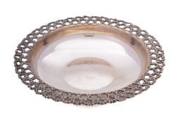 Stuart Devlin (1931 - 2018), an Elizabeth II silver dish, London 1979,