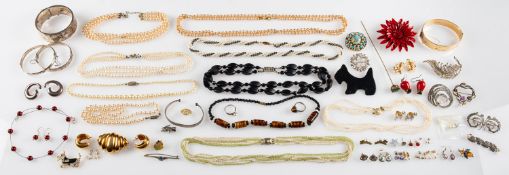 A mixed collection of costume & silver j