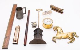 A group of miscellaneous collectables, i