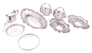 A mixed group of silver comprising: a pa