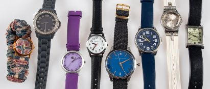 A mixed collection of costume & silver j