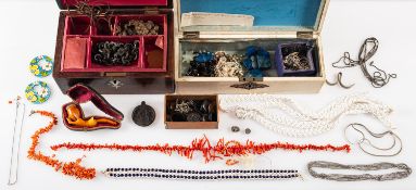 A mixed collection of costume jewellery,