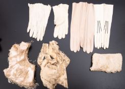Beads and gloves: various loose and brok