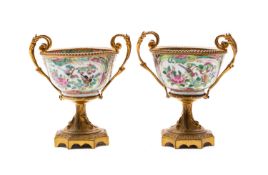 A pair of small Canton porcelain bowls,
