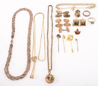 A mixed group of jewellery items, includ