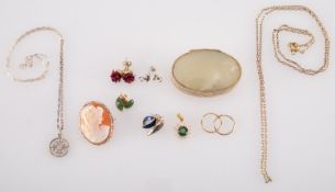 A mixed group of jewellery, including a
