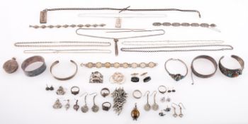 A mixed collection of jewellery, includi