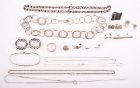 A mixed group of jewellery, including a