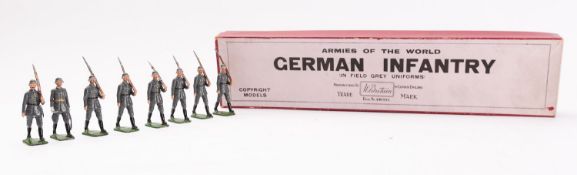 Britains toy soldiers, set 432, German Infantry (in Field Grey Uniforms), 8 figures,