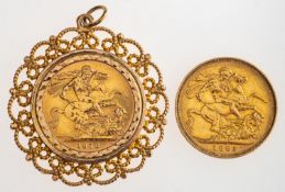 A group of two full sovereigns, one in pendant mount, a Victoria 1895 full sovereign, 8.