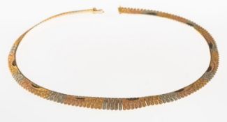A tri-colour fringe necklace, with polished & textured links,