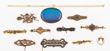 A mixed group of Victorian and other jewellery, including five ornate mourning brooches,
