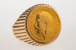 A George V 1915 half sovereign ring, in a 9ct gold mount, UK hallmark, size R1/2, 13.8grams.