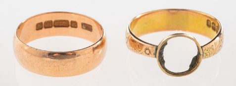 Two 9ct gold rings, including an early 20th century 9ct rose gold wedding band, UK hallmark, 1902,