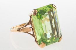 A cocktail ring, claw set with a rectangular mixed-cut green stone, approx. 28.50 carats