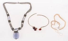 A small group of jewellery,