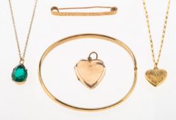 A mixed group of jewellery, including a 9ct gold bangle, UK hallmark on tongue,