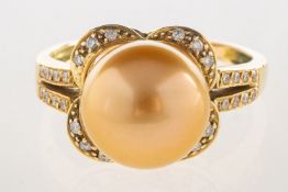 A Golden South Sea pearl and diamond ring,