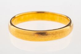 A 22ct gold wedding band, UK hallmarks, size K, 2.8grams.