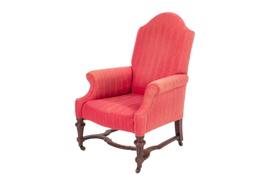 A Victorian upholstered armchair in Quee