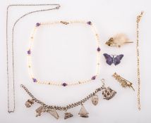 A mixed group of jewellery, including a