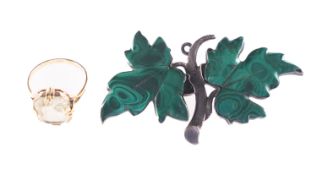 A gem-set ring and a malachite brooch, t