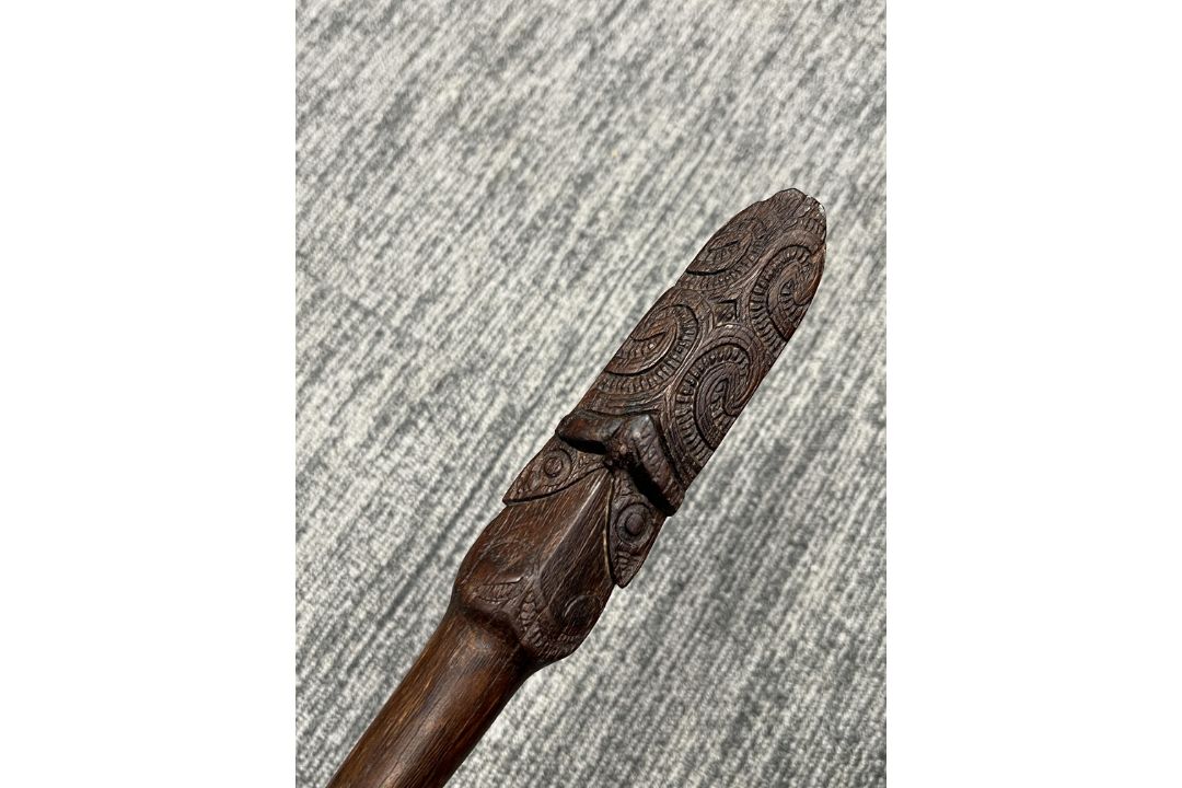 A Maori Taiaha Staff. New Zealand, ca 19th century.Typically carved with two pairs of eyes and - Image 3 of 7