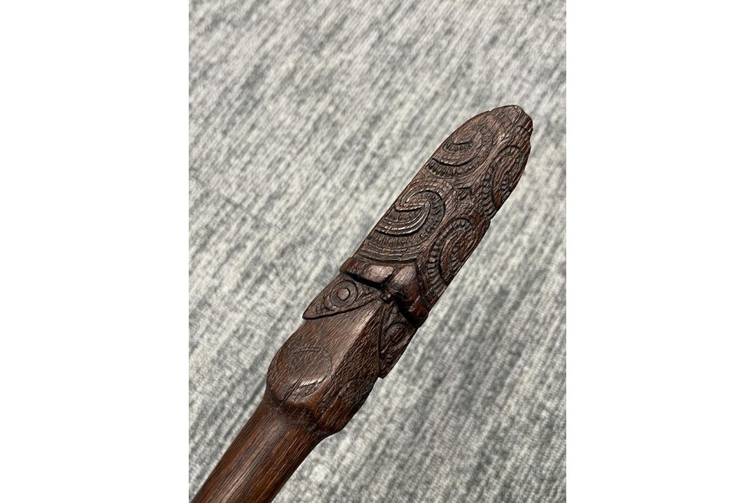 A Maori Taiaha Staff. New Zealand, ca 19th century.Typically carved with two pairs of eyes and - Image 2 of 7