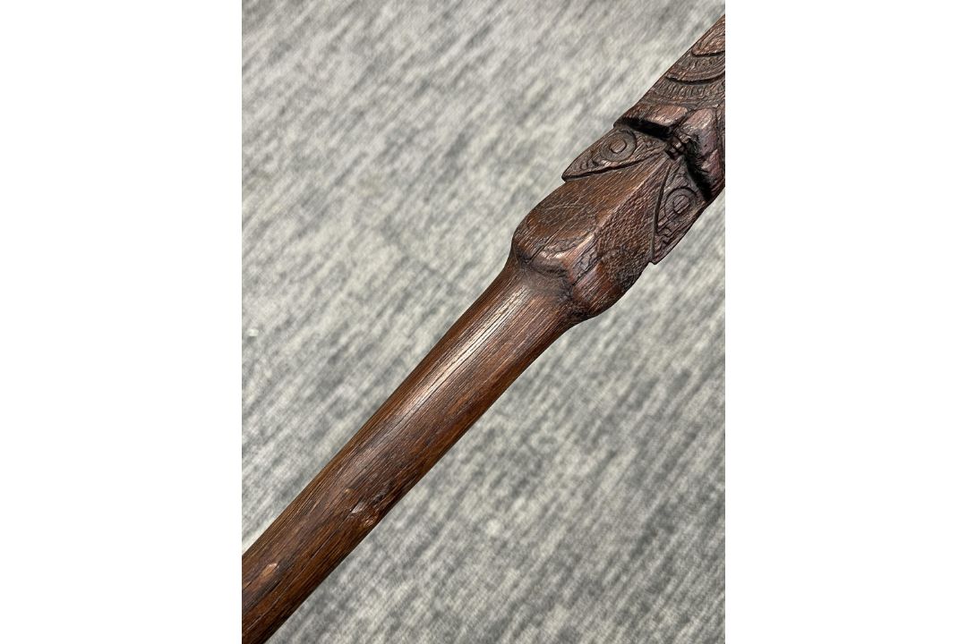 A Maori Taiaha Staff. New Zealand, ca 19th century.Typically carved with two pairs of eyes and - Image 5 of 7