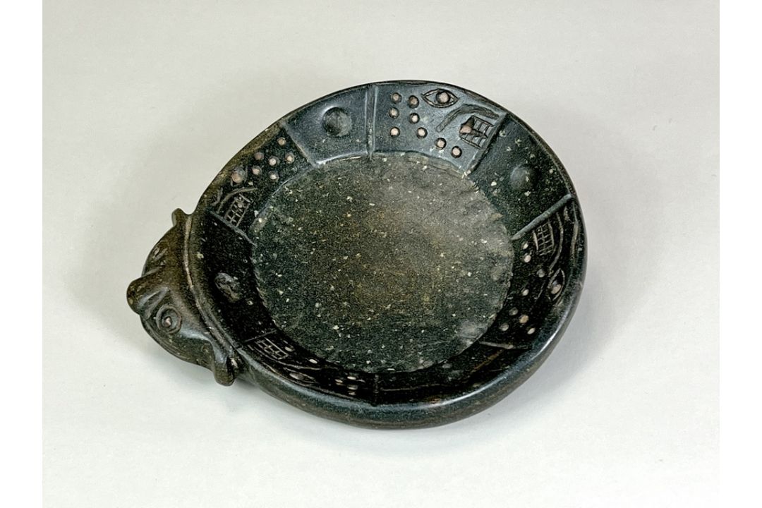 A Chavin Cuspinique Culture Stone Dish with Head. Peru 900-250 BC.A carved stone dish depicting an - Image 2 of 9