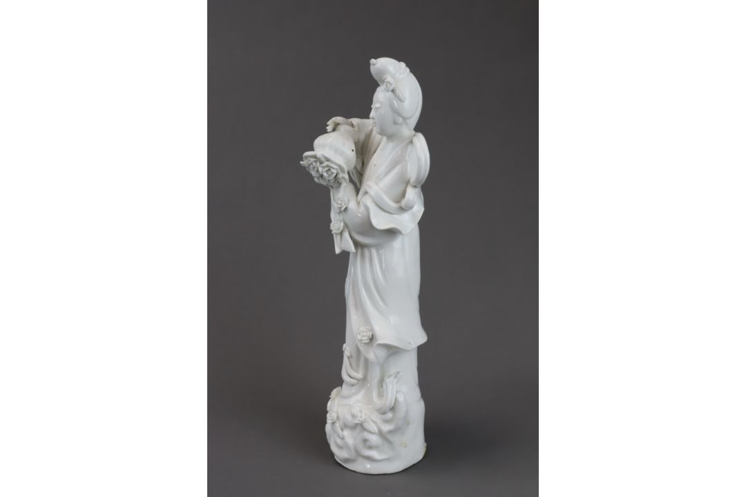 A  blanc de chine  Figure of a Lady Immortal, Qing/Republic period - Image 2 of 5
