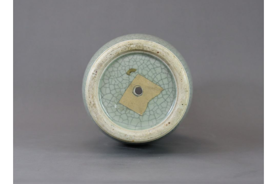 A Ge Type Ovoid Vase, 19th century, - Image 5 of 5