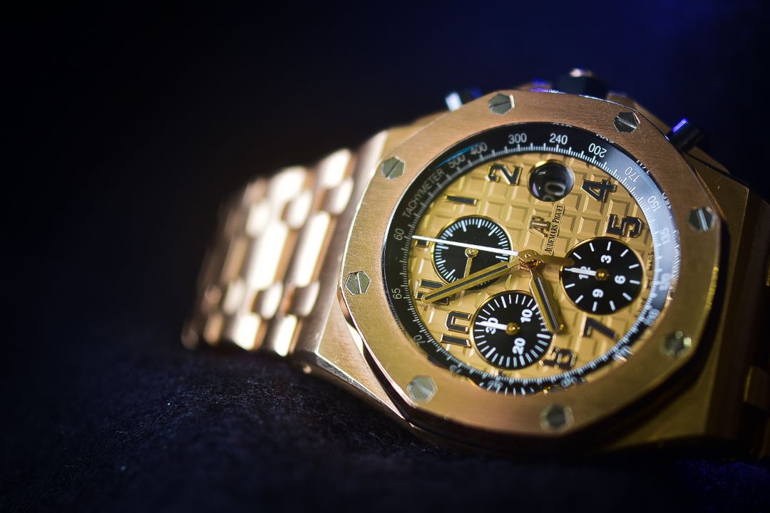 Audemars Piguet Royal Oak Offshore "Brick" 18K Gold Fine Men's Watch & Bracelet - Image 2 of 5