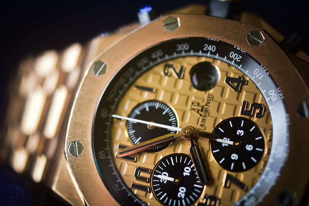 Audemars Piguet Royal Oak Offshore "Brick" 18K Gold Fine Men's Watch & Bracelet - Image 3 of 5