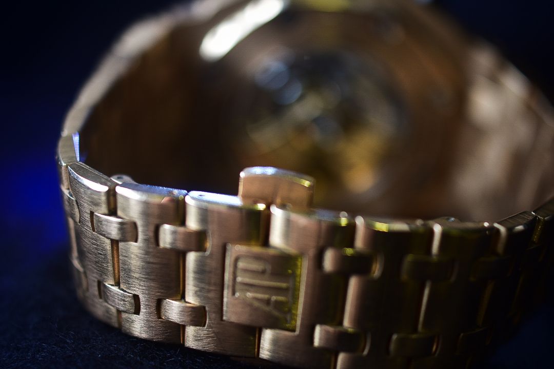 Audemars Piguet Royal Oak Offshore "Brick" 18K Gold Fine Men's Watch & Bracelet - Image 5 of 5