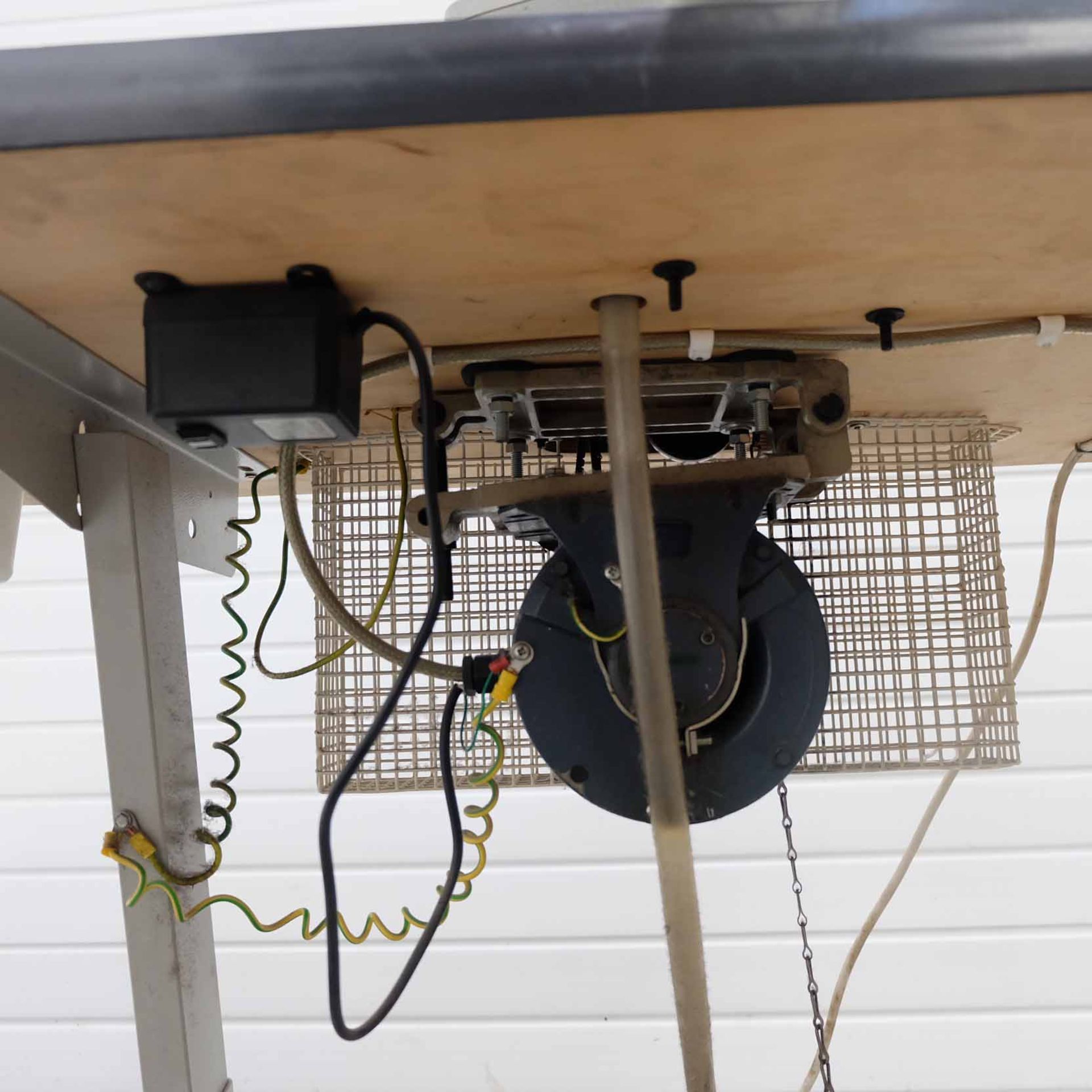 JUKI LK-1852 High Speed 1-Needle Cylinder Bed Lockstitch Bar Tacking Sewing Machine. Single Phase. - Image 9 of 11