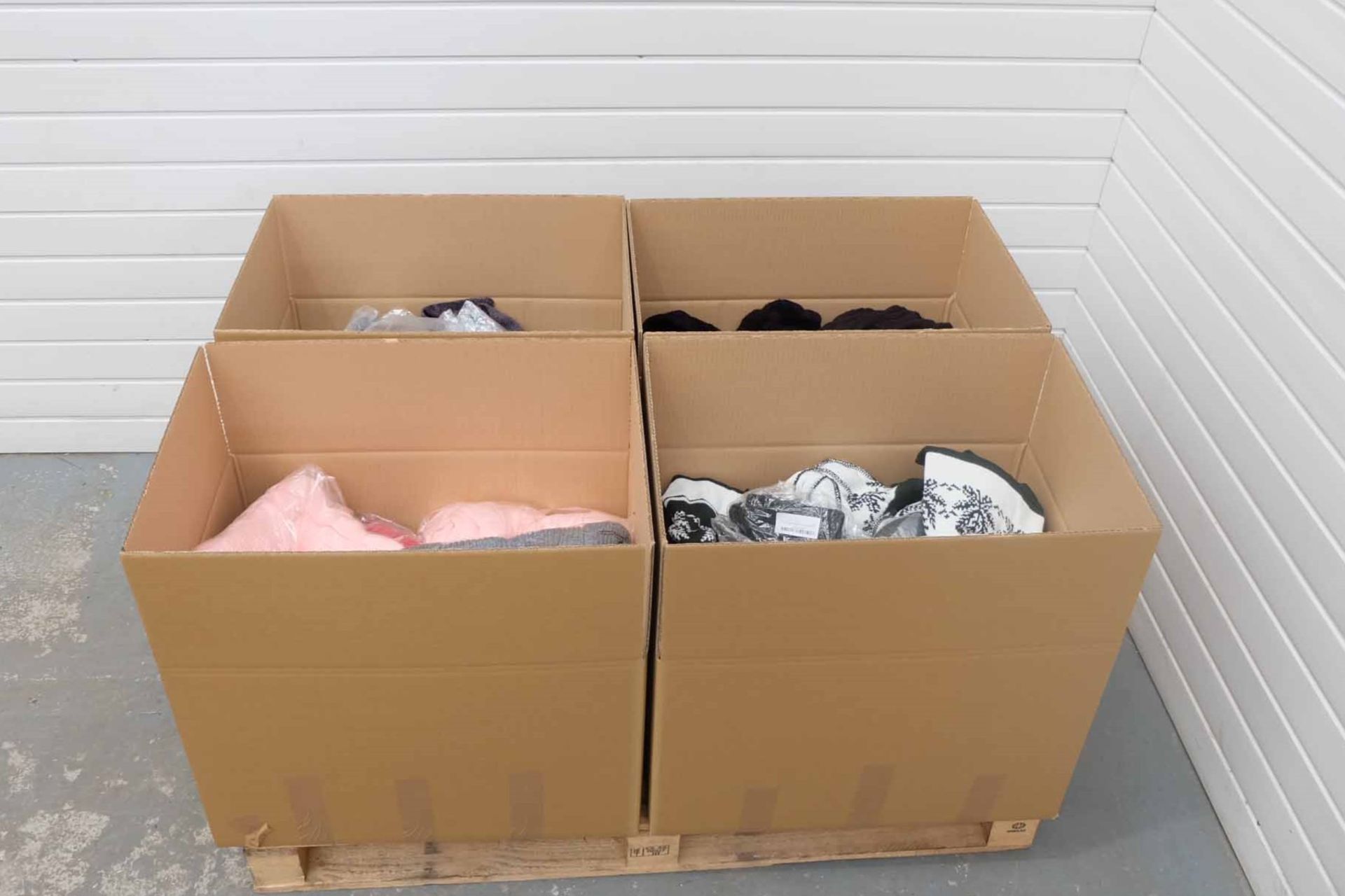 Quantity of Knitted Goods as Photographed. Includes Hats, Gloves, Snoods, Shawls & Variety of Socks. - Image 5 of 9