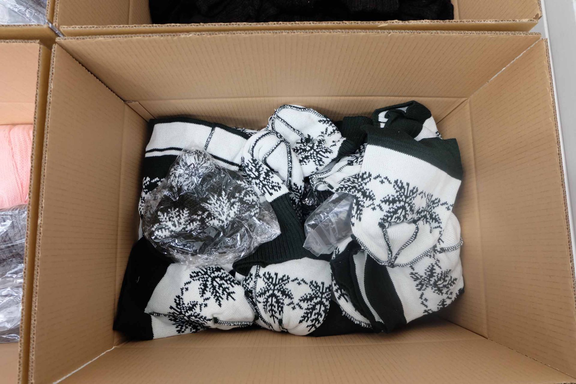 Quantity of Knitted Goods as Photographed. Includes Hats, Gloves, Snoods, Shawls & Variety of Socks. - Image 6 of 9