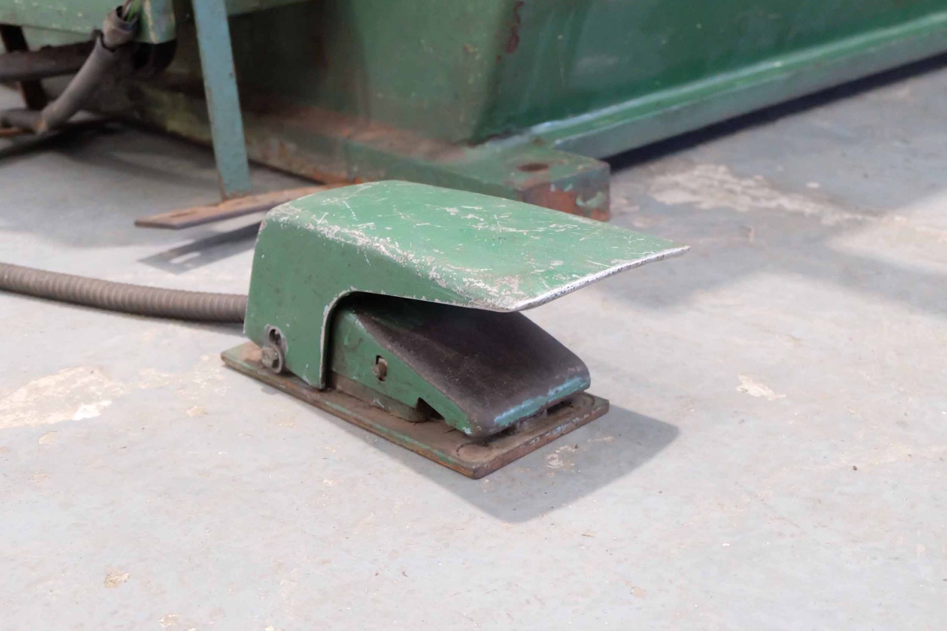 ELGA HYDRASHEAR 10' Guillotine. Power Back Gauge. 4 x Arms. - Image 9 of 13