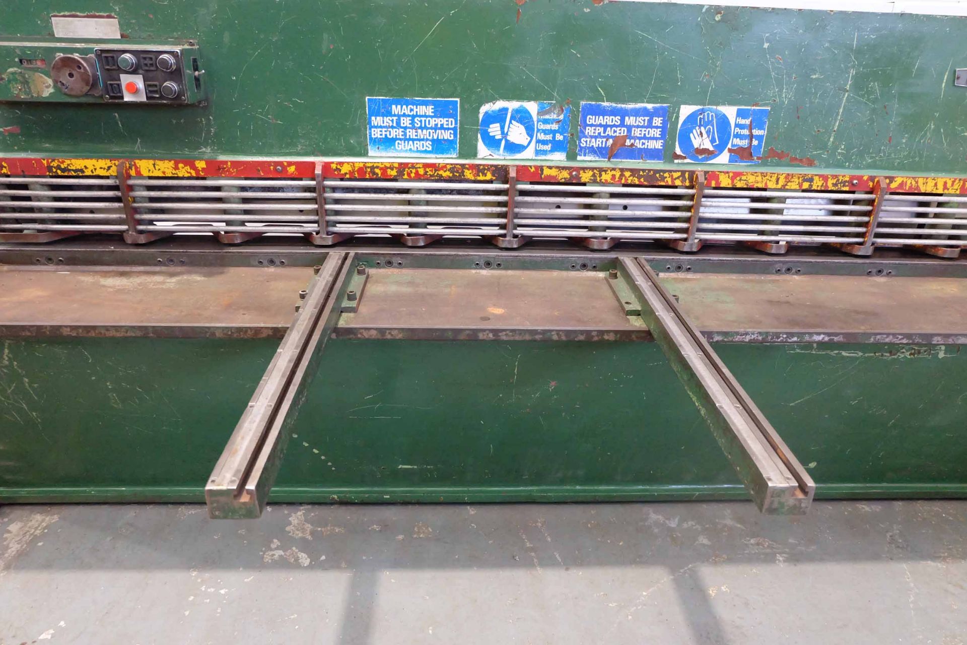 ELGA HYDRASHEAR 10' Guillotine. Power Back Gauge. 4 x Arms. - Image 5 of 13