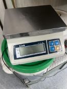 TABLE SCALE CAS MODEL:SW-50 SERIAL NO:050420824 MIN 0.4 LB MAX:50 LB