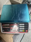 VISION TECH SHOP TABLE SCALE MODEL:TVP-12B S/N:104315203039 MAX 12 LB / 6 KG / 160 OZ MIN 0.04