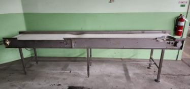 Conveyor S/S 11feet long x 18inch large x 32inch heught, all in stainless steel, on legs. Powered by