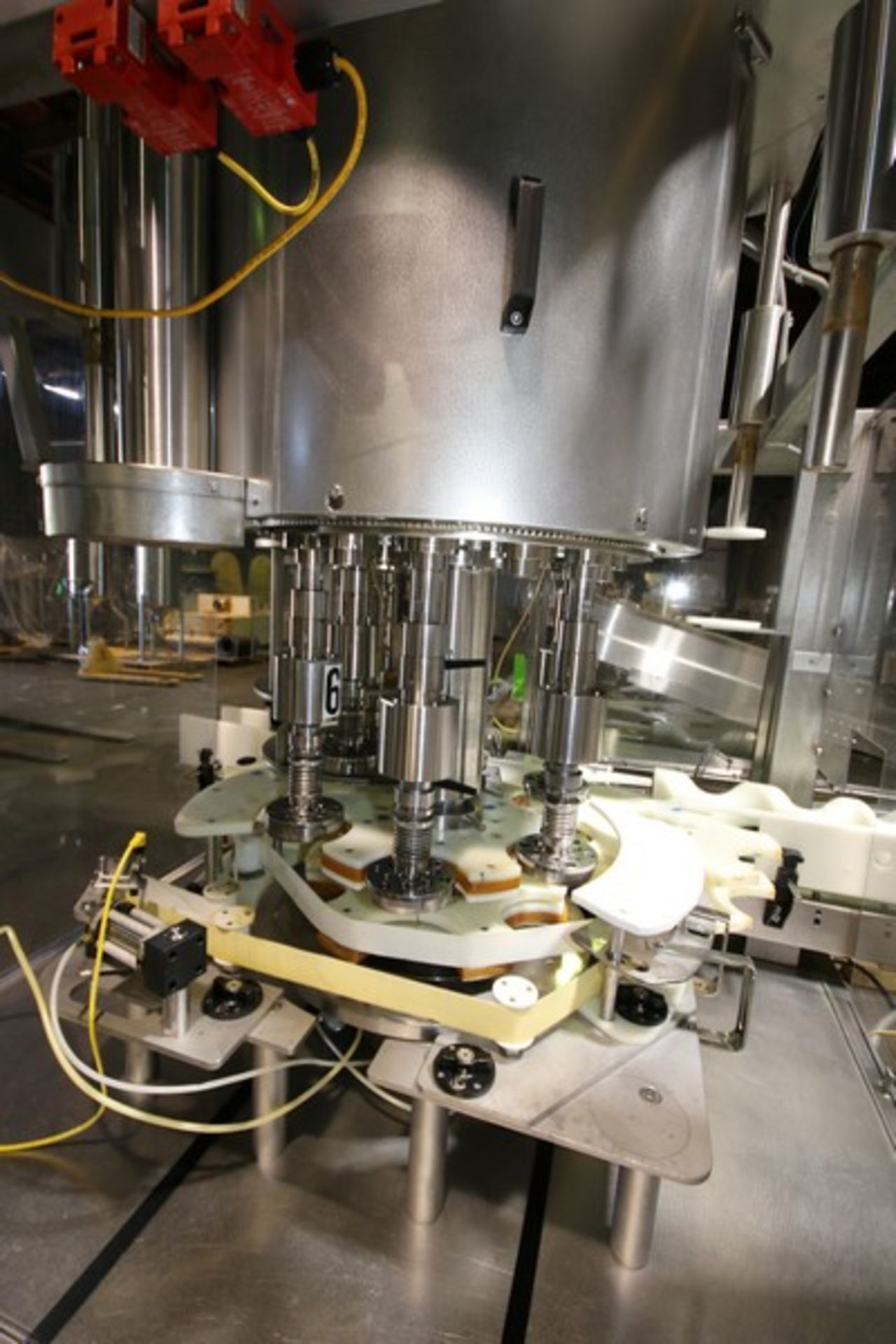 Fowler Zalkin 6 - Station Rotary Capper, Mach. Type CAS-6 / 480, SN 20022117 F/Z 1143, Set up with 4 - Image 6 of 28